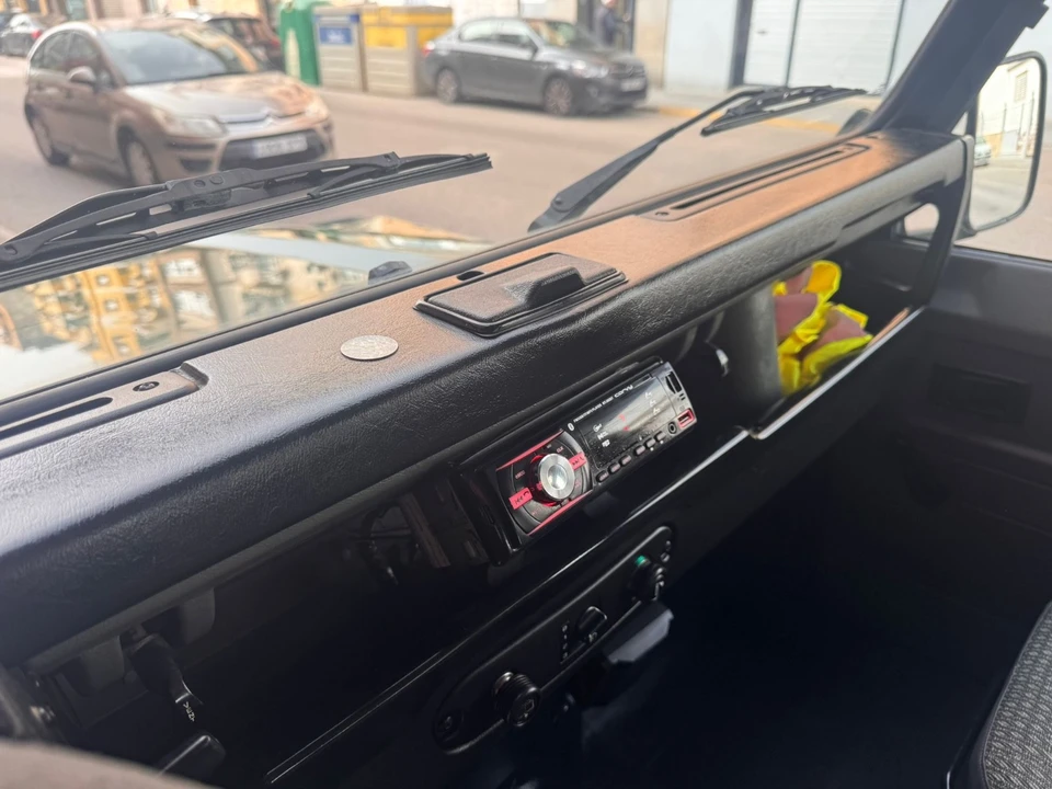 1998 Land Rover Defender 110 - Image 21 of 25