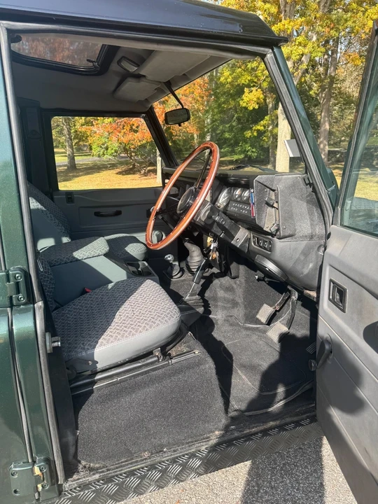 1998 Land Rover Defender 110 - Image 7 of 21