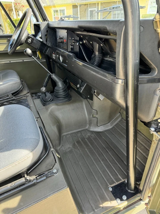 1998 Land Rover Defender 110 - Image 9 of 18