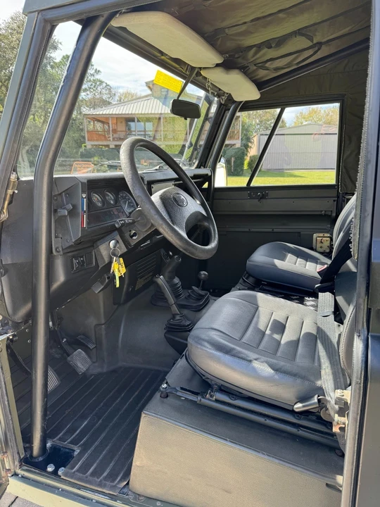 1998 Land Rover Defender 110 - Image 7 of 18