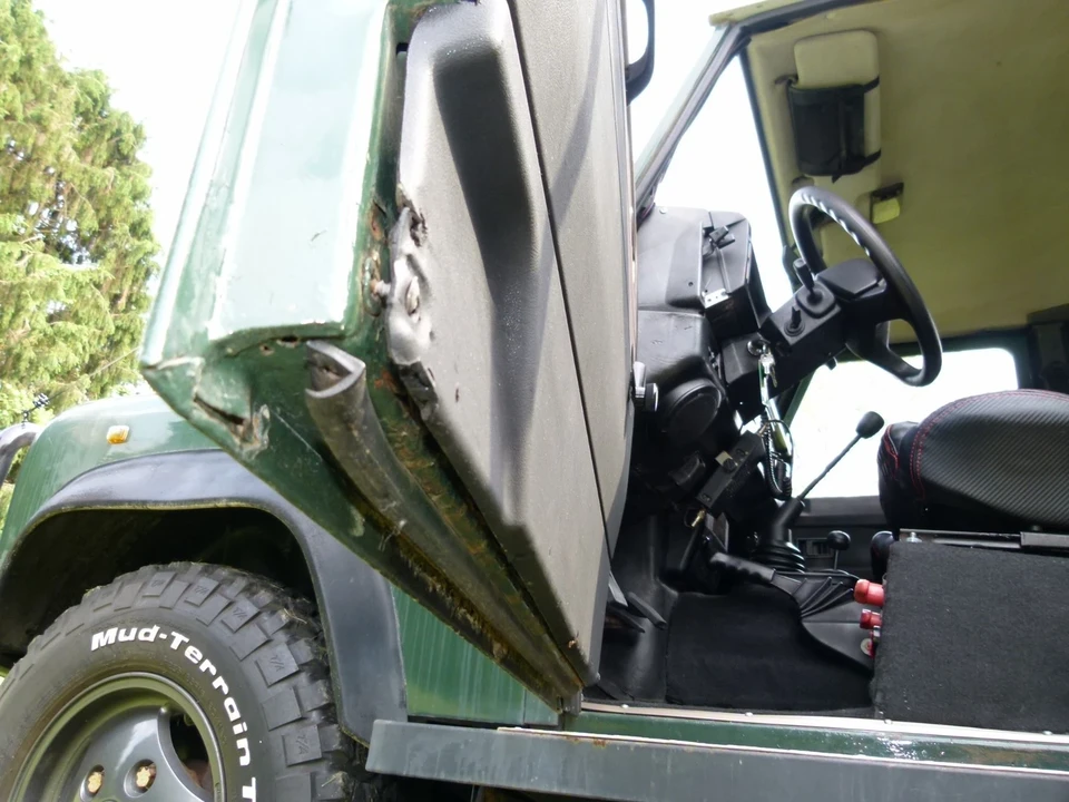 1998 Land Rover Defender 110 - Image 15 of 21