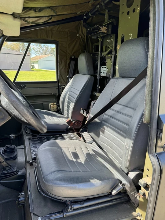 1998 Land Rover Defender 110 - Image 5 of 18