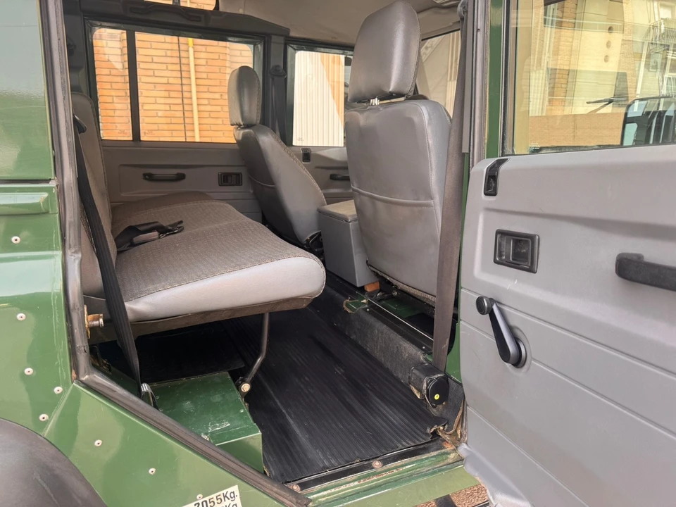 1998 Land Rover Defender 110 - Image 18 of 25