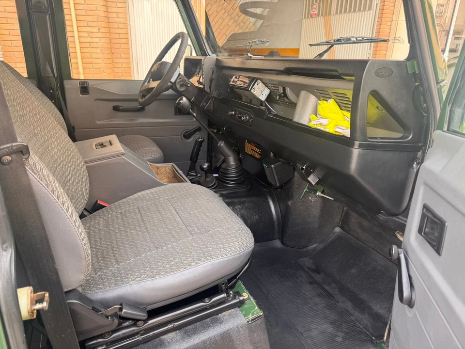 1998 Land Rover Defender 110 - Image 17 of 25