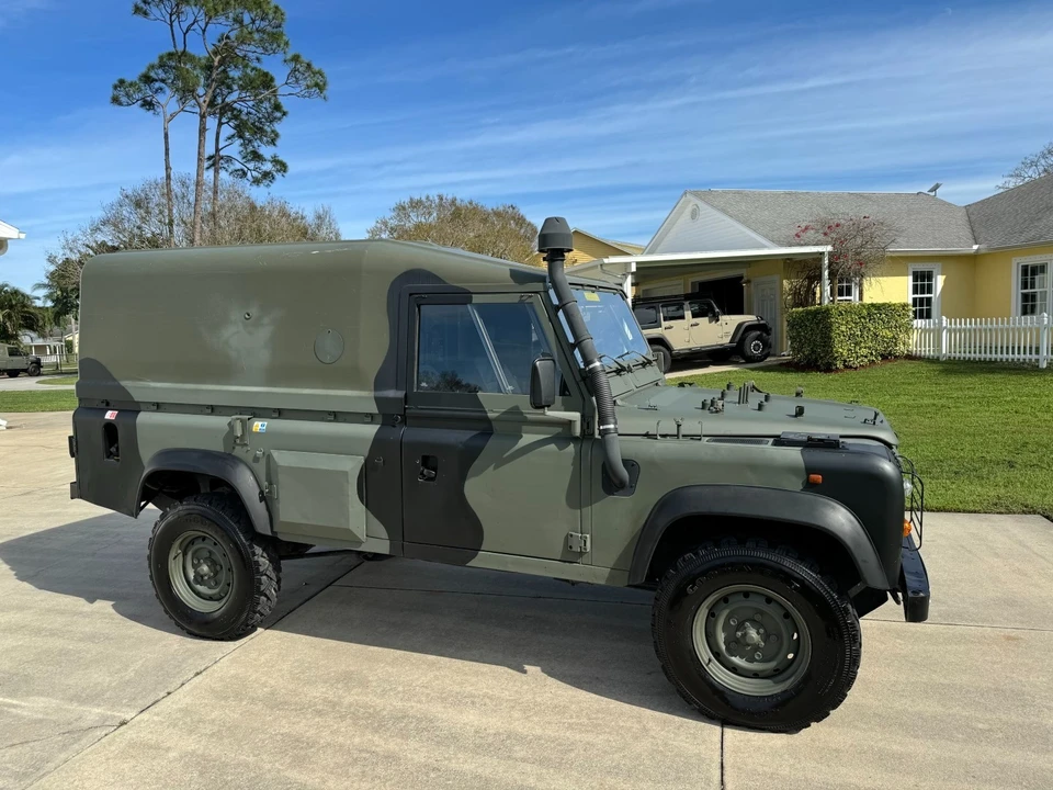 1998 Land Rover Defender 110 - Image 17 of 18