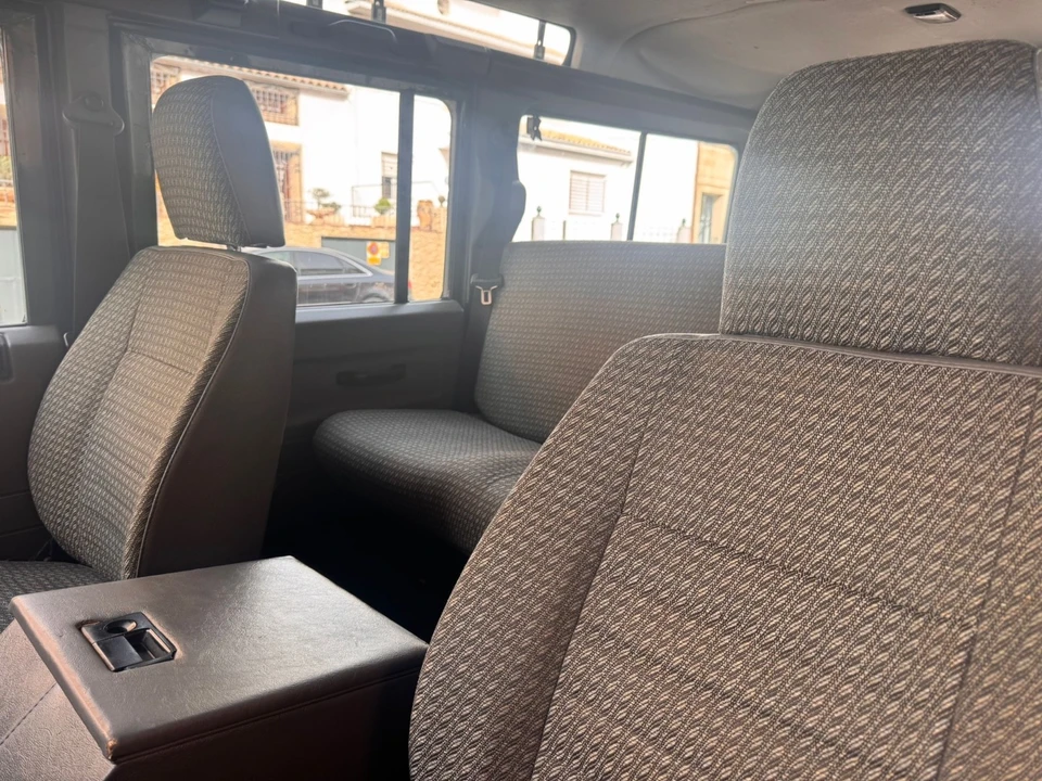 1998 Land Rover Defender 110 - Image 19 of 25