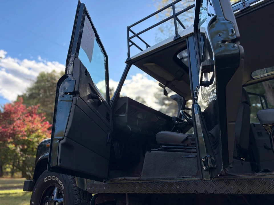1998 Land Rover Defender 110 - Image 18 of 21