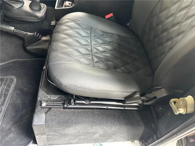 1998 Land Rover Defender 110 - Image 6 of 15