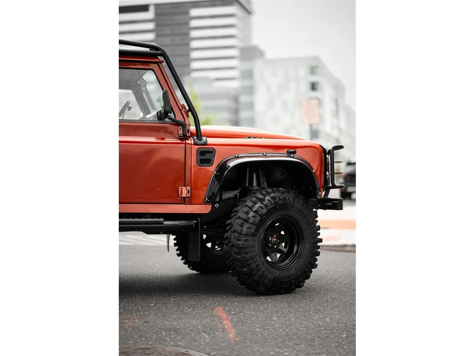 1998 Land Rover Defender 110 - Image 5 of 31