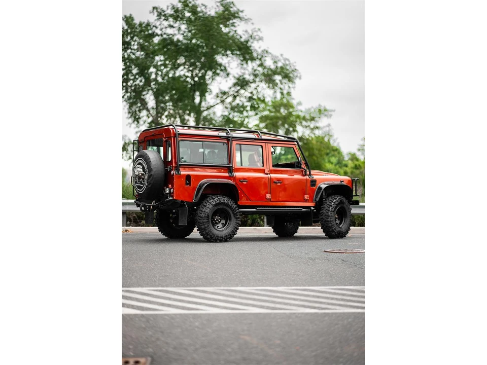 1998 Land Rover Defender 110 - Image 18 of 31