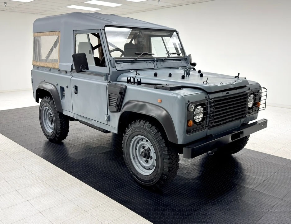 1998 Land Rover Defender 110 - Image 7 of 31