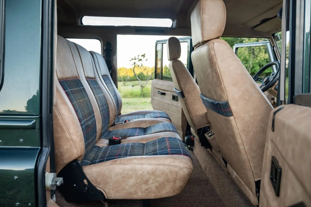 1998 Land Rover Defender 110 - Image 16 of 25