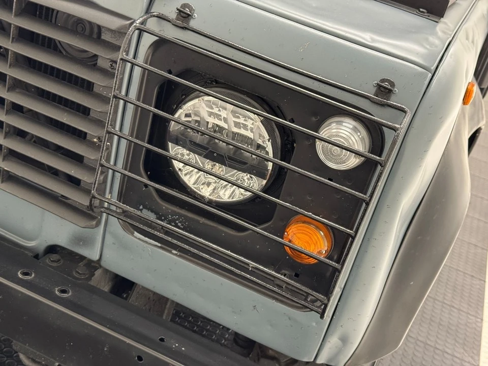 1998 Land Rover Defender 110 - Image 10 of 31