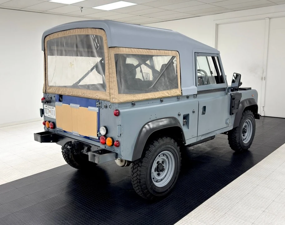 1998 Land Rover Defender 110 - Image 5 of 31