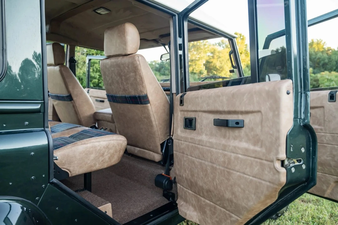 1998 Land Rover Defender 110 - Image 15 of 25