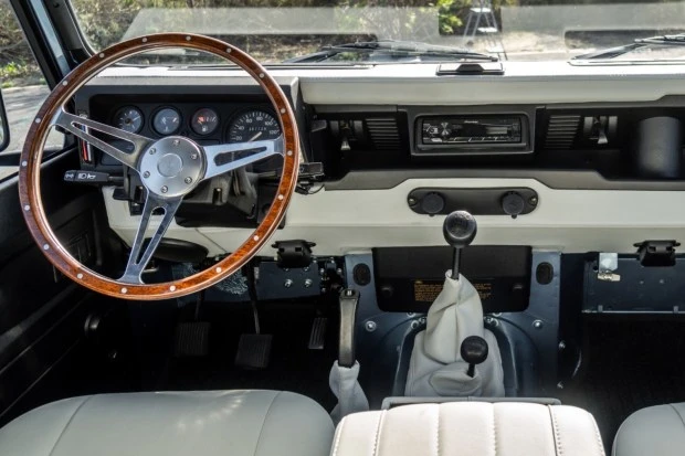 1998 Land Rover Defender 110 - Image 5 of 8