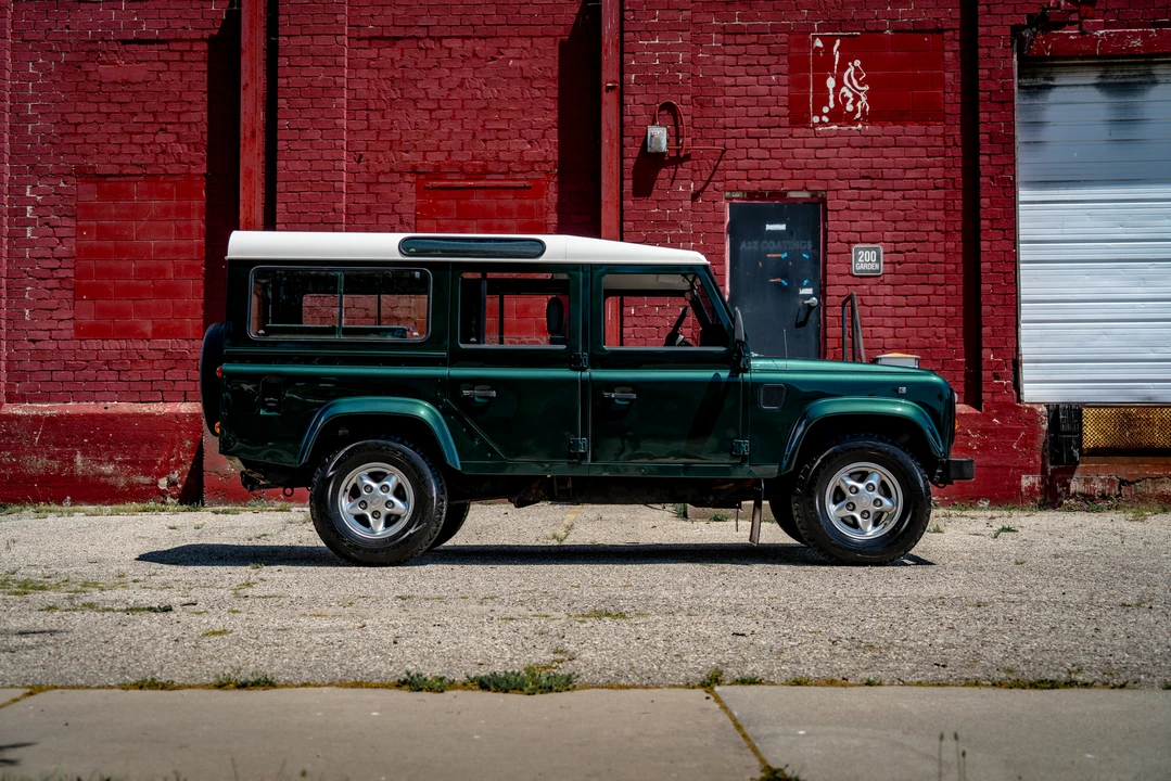 1998 Land Rover Defender 110 - Image 5 of 31