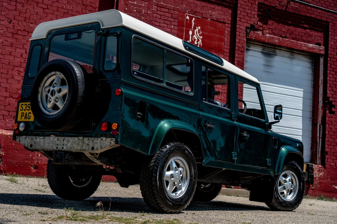 1998 Land Rover Defender 110 - Image 7 of 31
