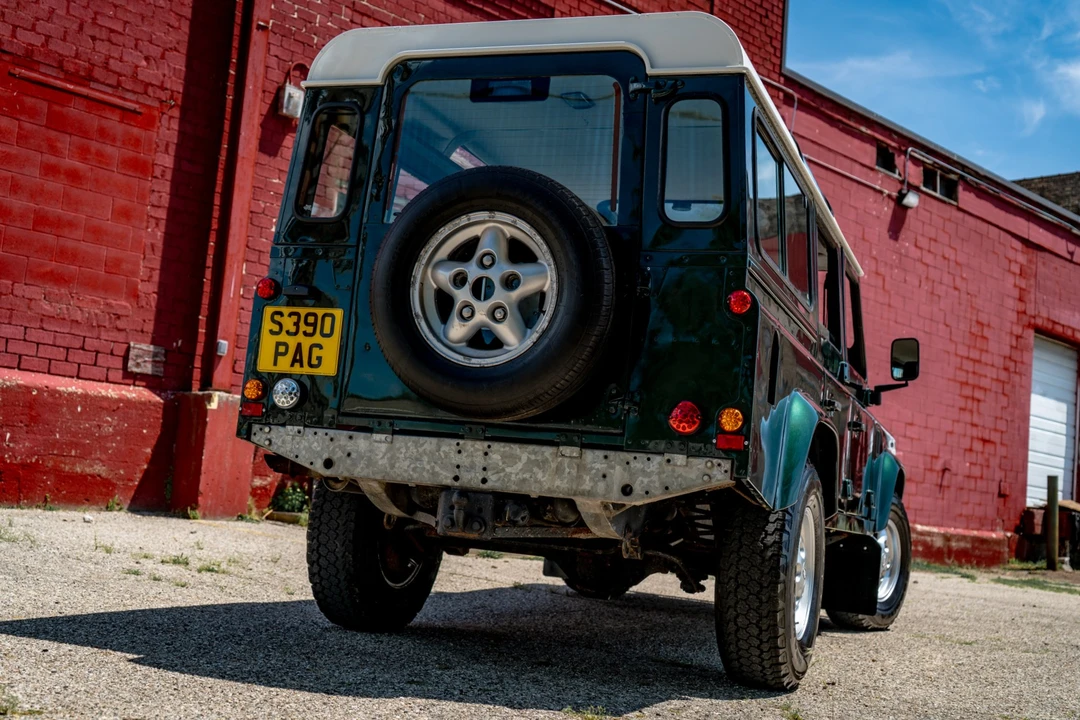 1998 Land Rover Defender 110 - Image 8 of 31