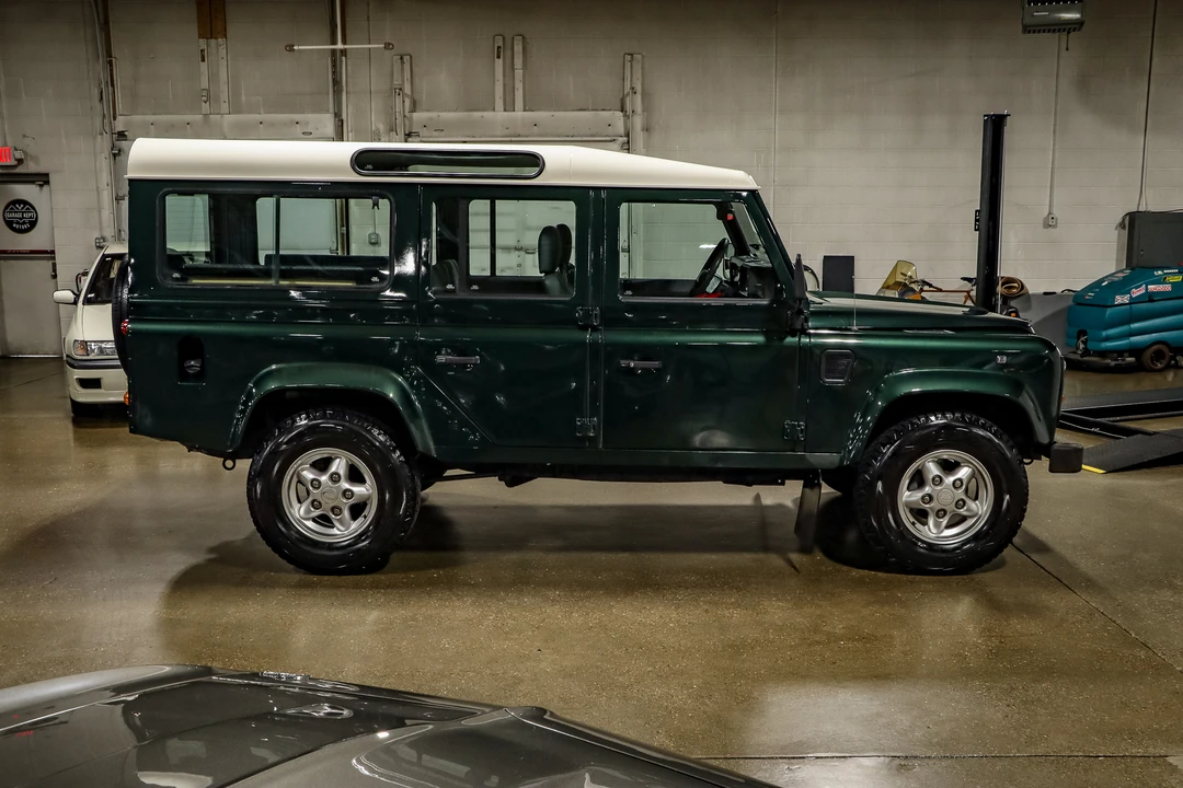 1998 Land Rover Defender 110 - Image 17 of 31