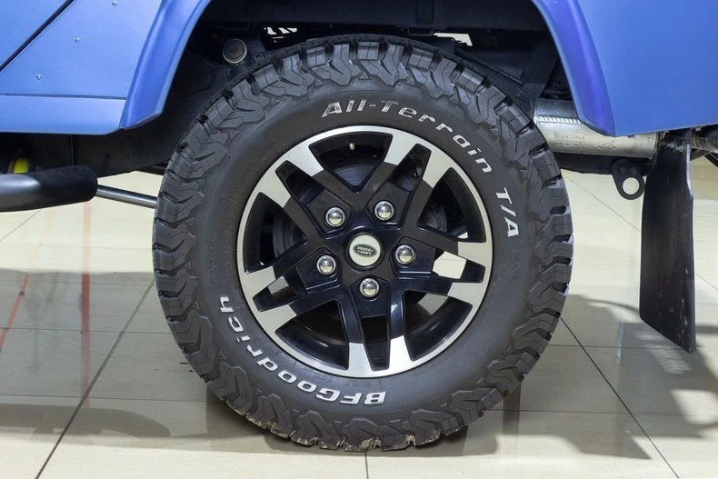 1998 Land Rover Defender 110 - Image 9 of 20