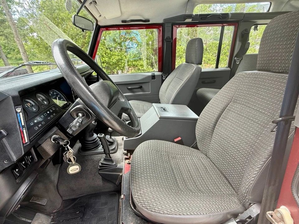 1998 Land Rover Defender 110 - Image 7 of 13