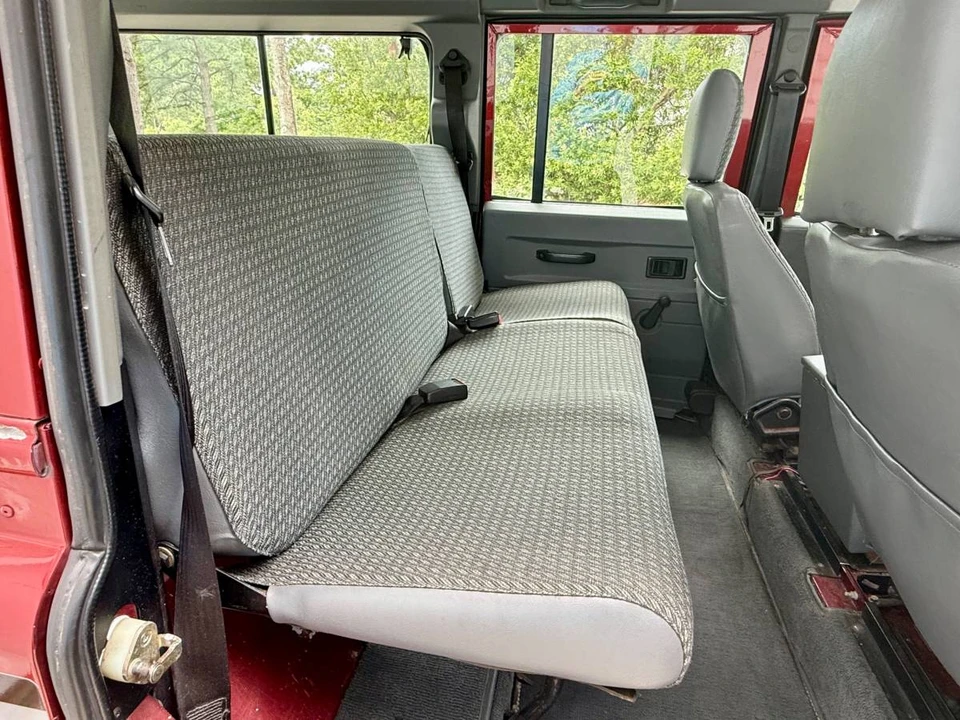 1998 Land Rover Defender 110 - Image 9 of 13
