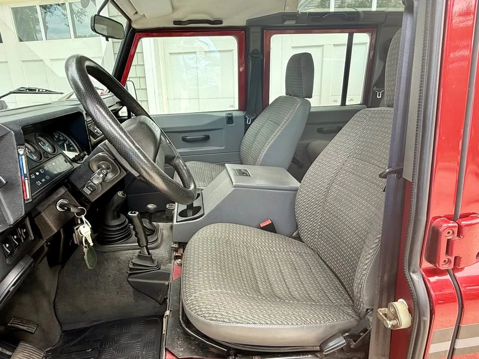 1998 Land Rover Defender 110 - Image 8 of 17