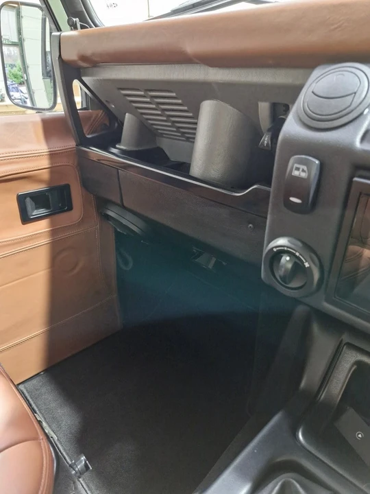 1998 Land Rover Defender 110 - Image 18 of 31