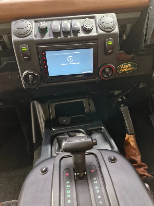 1998 Land Rover Defender 110 - Image 24 of 31