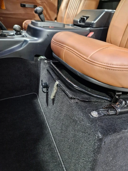 1998 Land Rover Defender 110 - Image 25 of 31