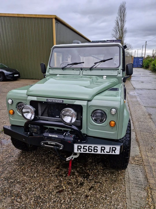 1998 Land Rover Defender 110 - Image 6 of 31