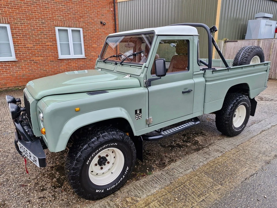 1998 Land Rover Defender 110 - Image 7 of 31