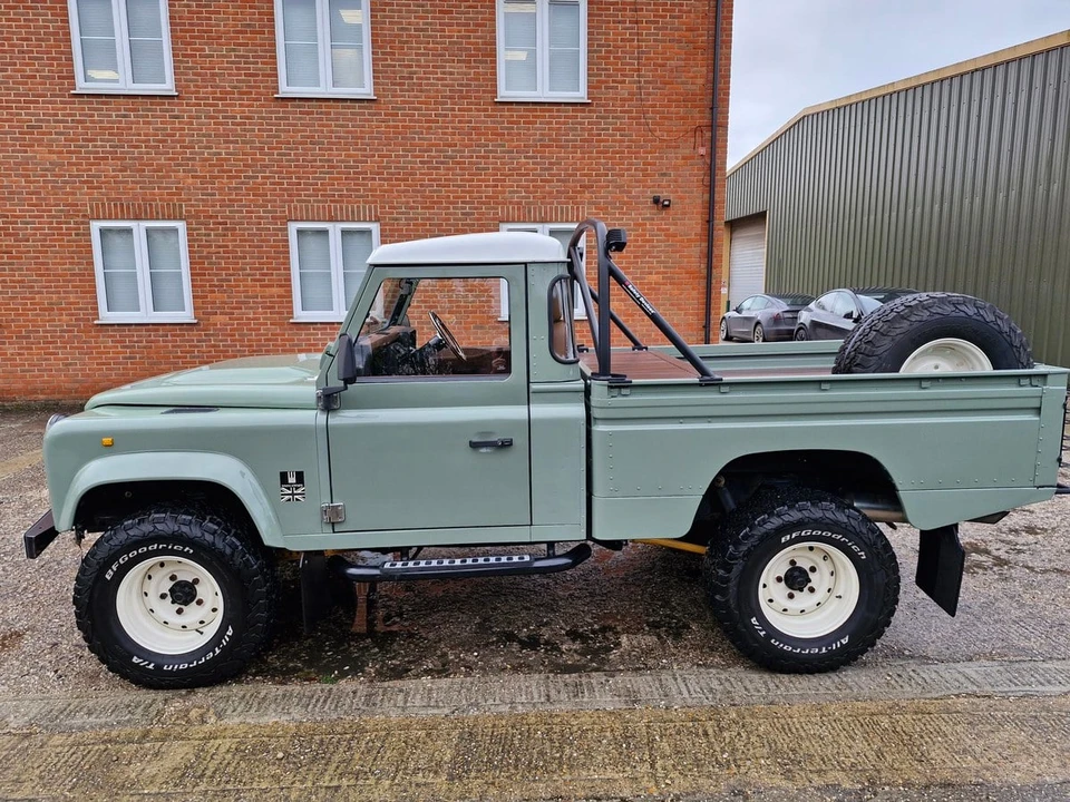 1998 Land Rover Defender 110 - Image 8 of 31
