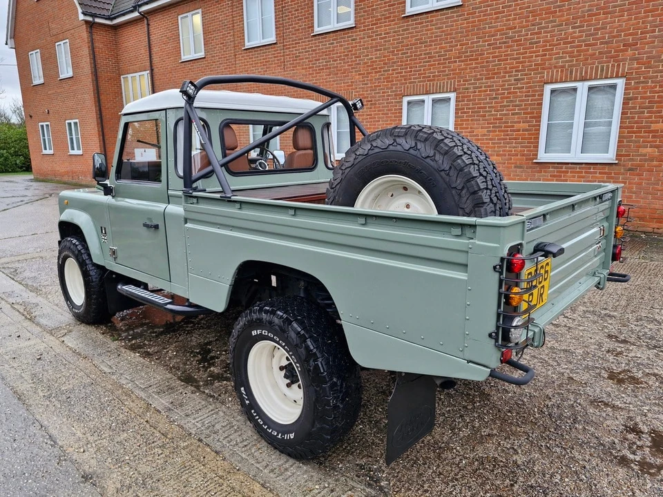 1998 Land Rover Defender 110 - Image 9 of 31