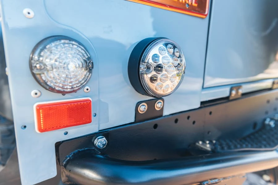 1998 Land Rover Defender 110 - Image 8 of 31