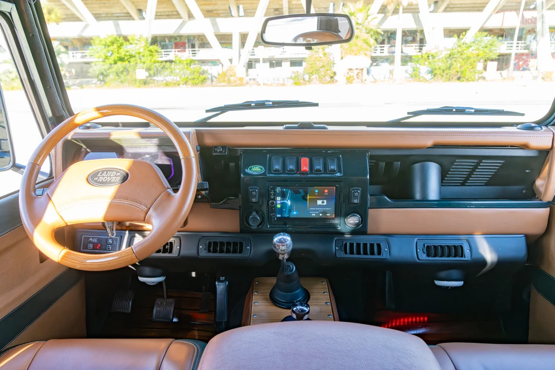 1998 Land Rover Defender 110 - Image 5 of 8