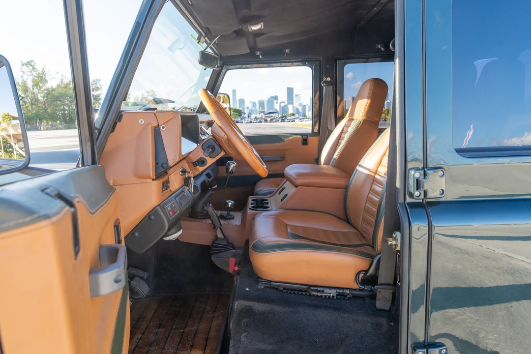 1998 Land Rover Defender 110 - Image 4 of 8