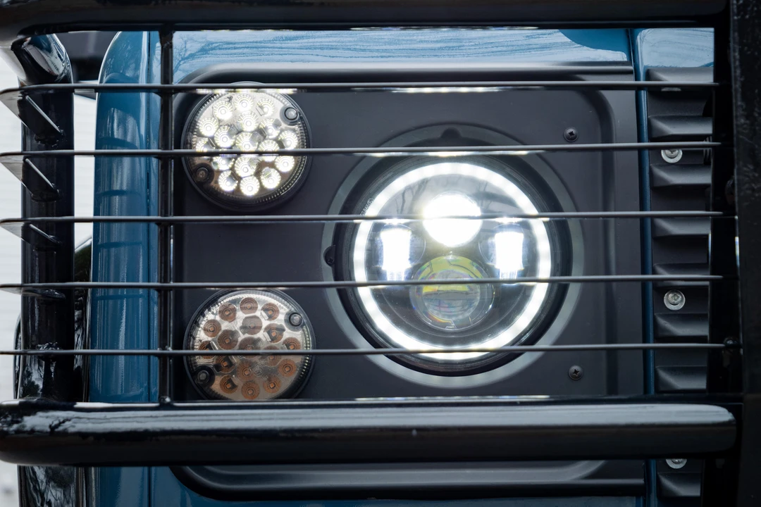 1998 Land Rover Defender 110 - Image 10 of 31