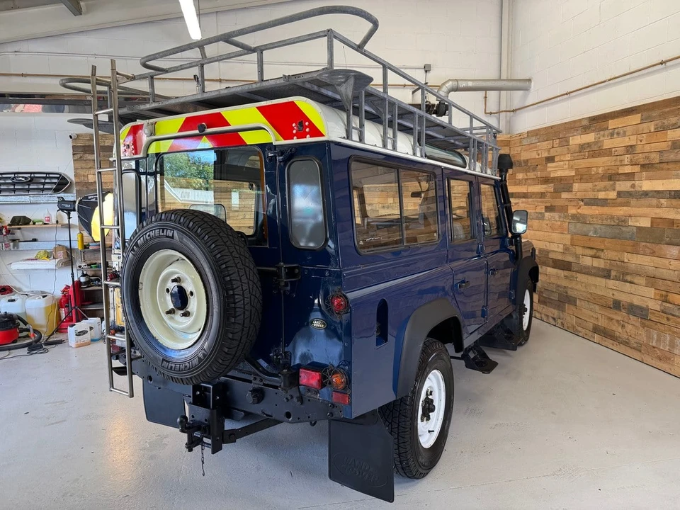1998 Land Rover Defender 110 - Image 6 of 30