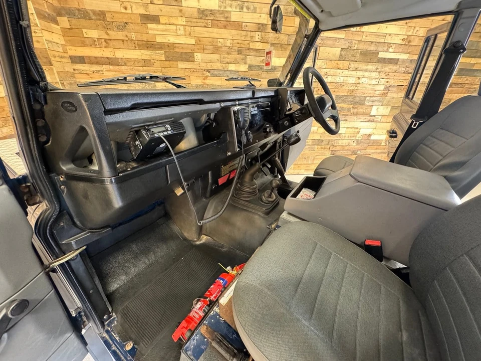 1998 Land Rover Defender 110 - Image 16 of 30