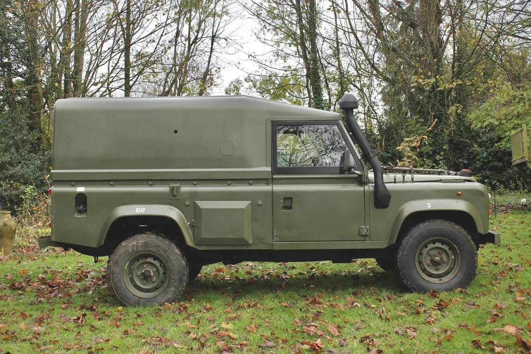 1998 Land Rover Defender 110 - Image 11 of 30