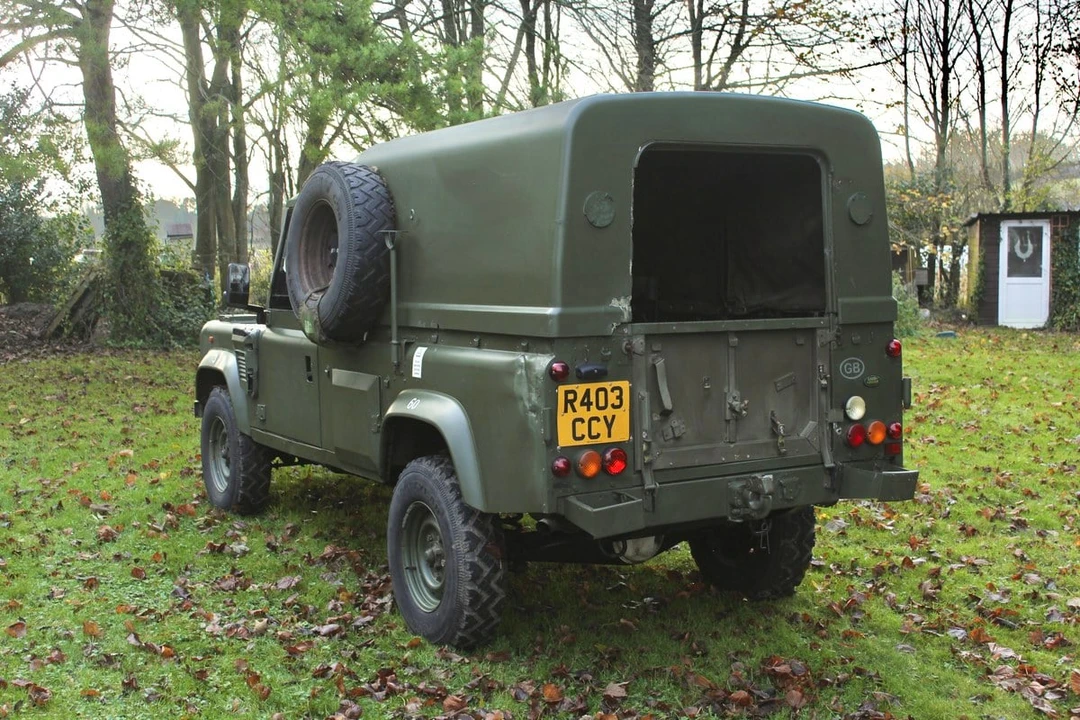1998 Land Rover Defender 110 - Image 19 of 30
