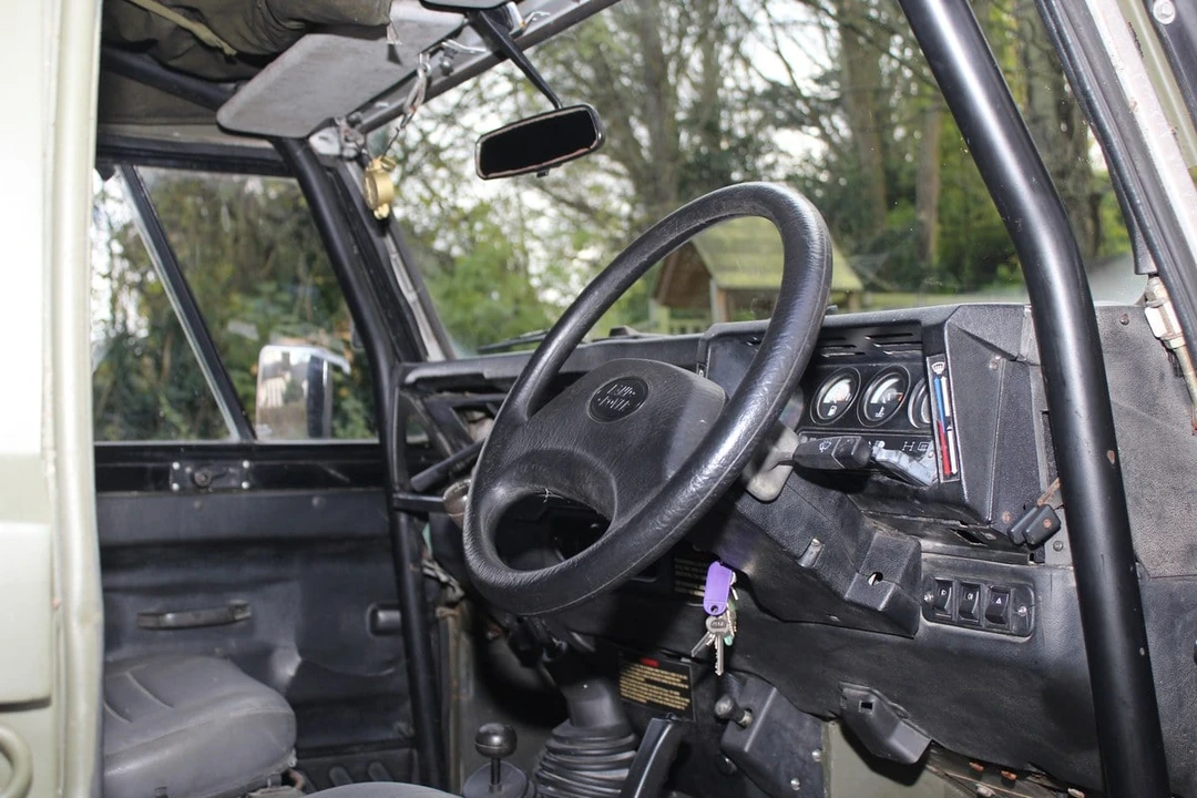 1998 Land Rover Defender 110 - Image 26 of 30