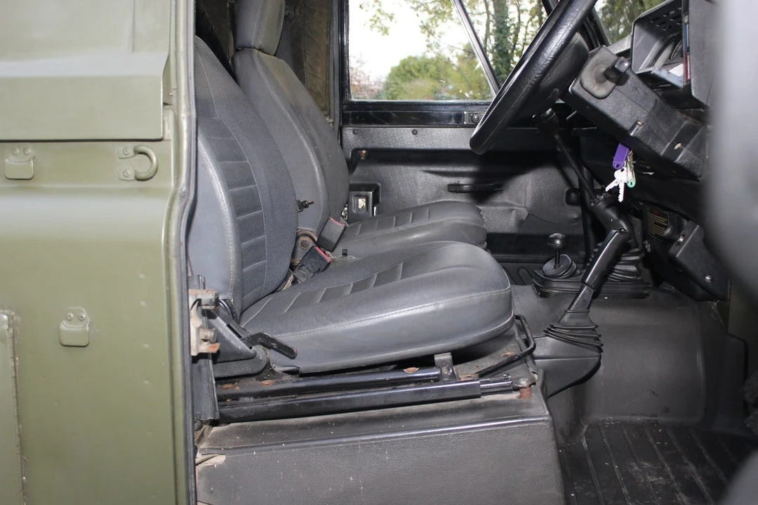 1998 Land Rover Defender 110 - Image 28 of 30