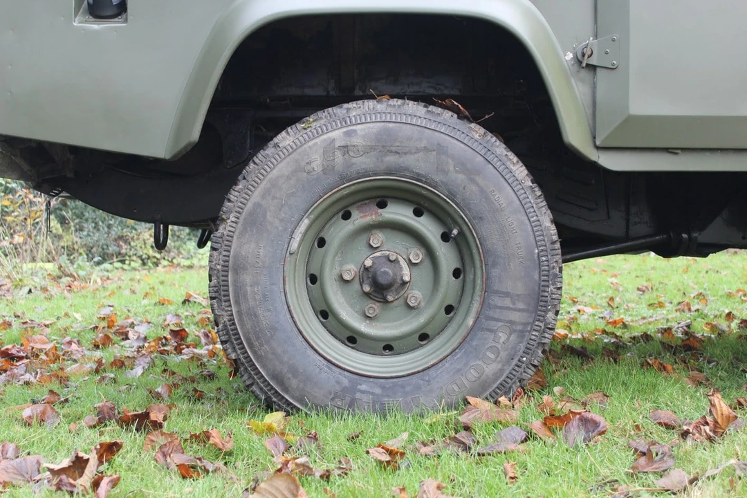 1998 Land Rover Defender 110 - Image 24 of 30