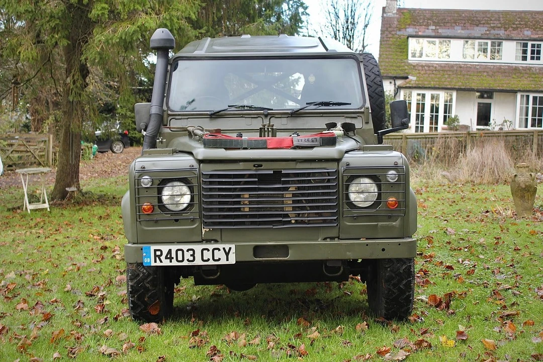1998 Land Rover Defender 110 - Image 6 of 30