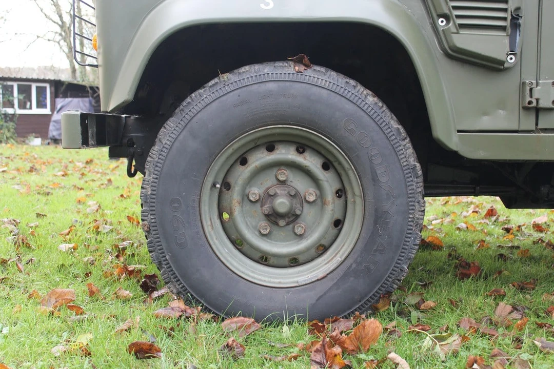 1998 Land Rover Defender 110 - Image 23 of 30