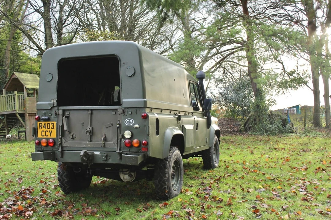 1998 Land Rover Defender 110 - Image 16 of 30