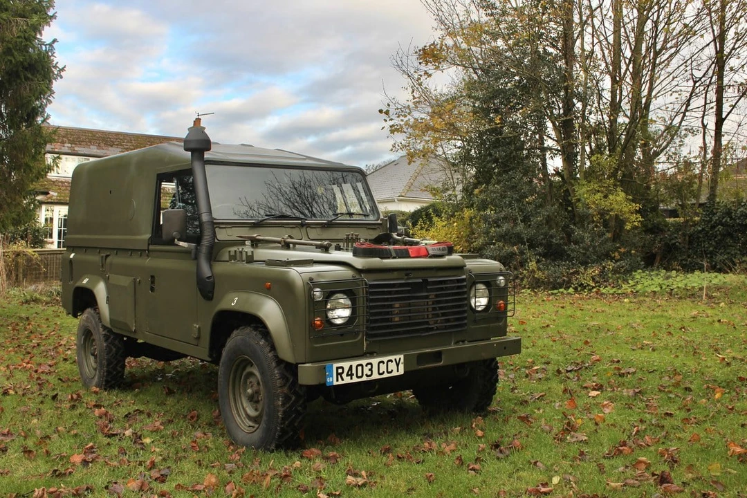 1998 Land Rover Defender 110 - Image 7 of 30